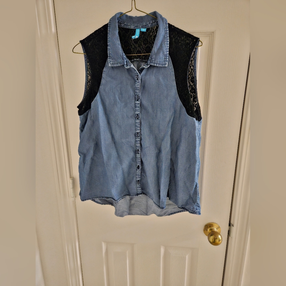 L'AMOUR Blue Blouse with Black Lace